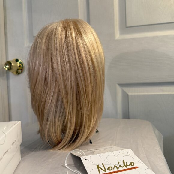 Womens Wig-Alva by Noriko Wigs Lace Front Synthetic-PEACH GOLD mid length Bob - Picture 4 of 7